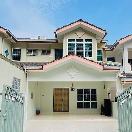 Lily Vacation Home At Cameron Highlands - 12 Pax,Free Wifi W Carporch Tanah Rata Kültér fotó