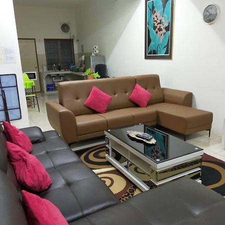 Lily Vacation Home At Cameron Highlands - 12 Pax,Free Wifi W Carporch Tanah Rata Kültér fotó