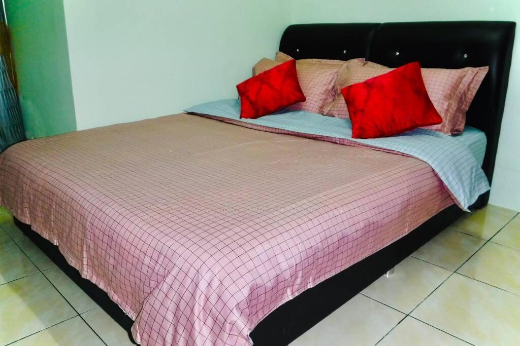 Lily Vacation Home At Cameron Highlands - 12 Pax,Free Wifi W Carporch Tanah Rata Kültér fotó
